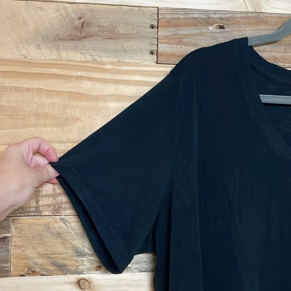 GAP size XXL Black V-neck Lightweight Short Sleeve Soft and Stretchy T-shirt - Picture 3 of 7